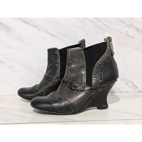 Dione Women's Gray & Black Solid Almond Toe Leather Bootie Size 4 - Picture 11 of 11